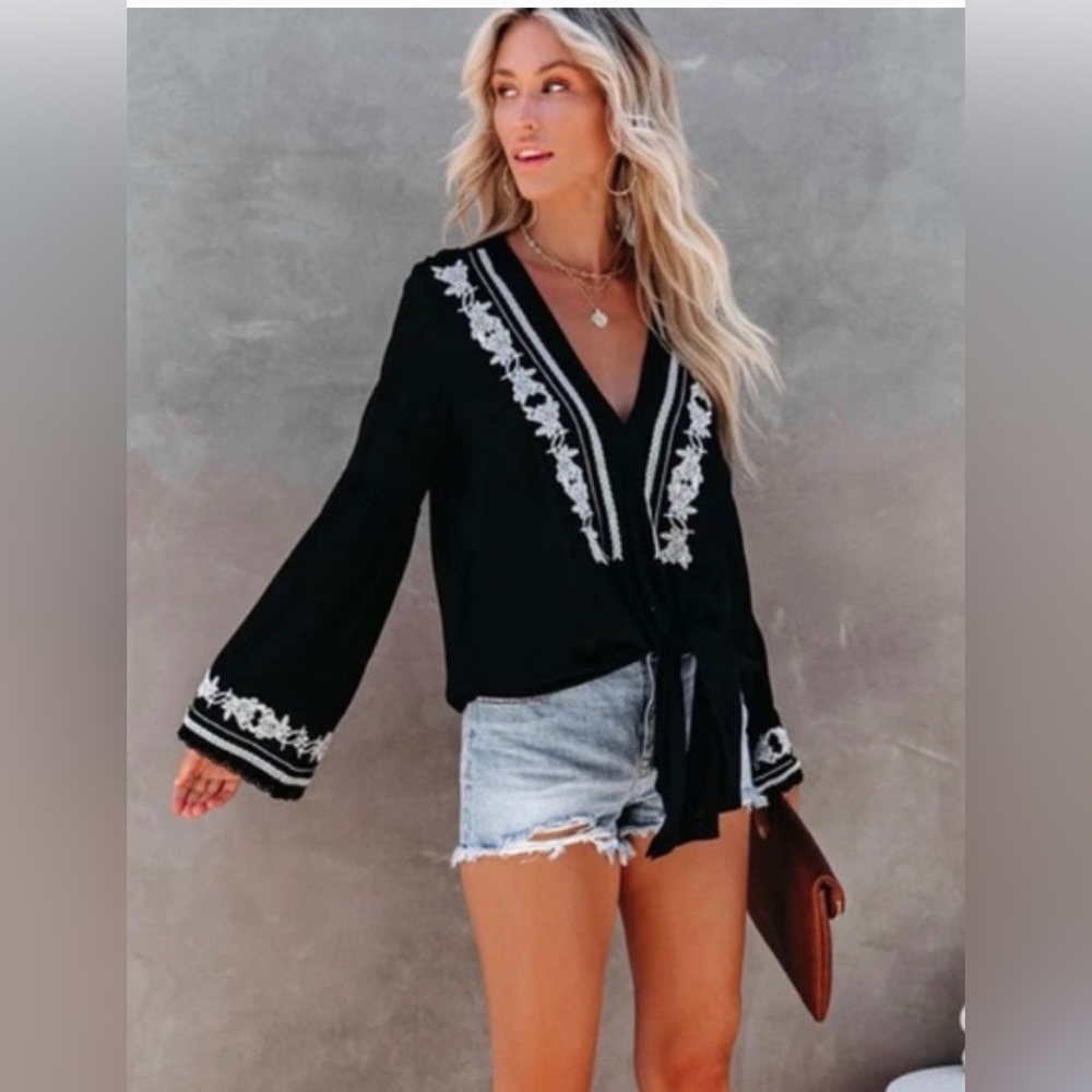 Love stitch White and black embroidered top size s